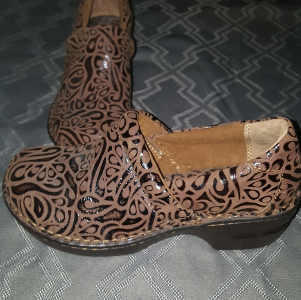 Born Concept Clogs